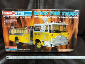 消防 モノグラム プラモデル1214 MONOGRAM SNAP TITE MACK FIRE TRUCK マック消防車　 ポンプ車 黄色 投光器積載　1/32 未開封品