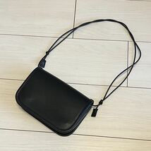 極美品 ITTI イッチ MICHELLE ERRAND POUCH WIDE レザー ショルダーポーチ ミニ ショルダーバッグ フラップ 定価27500円 日本製_画像4