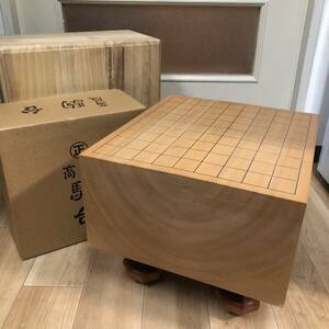 * shogi record . mountain work shogi piece width 33cm× inside 36cm× thickness 17cm. eyes board game with legs ....* NP0436