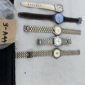 Swatch などクォーツ腕時計5点まとめジャンク品管理番号3-A44の画像1