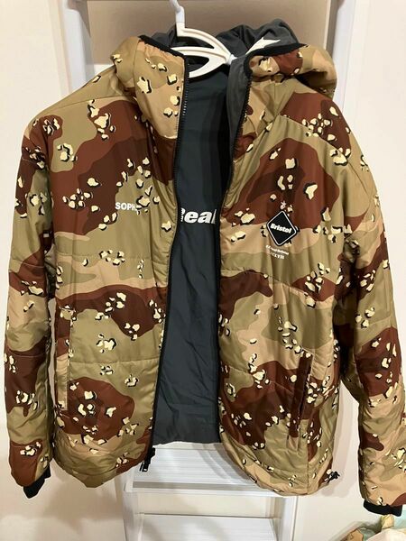 F.C.R.B. REVERSIBLE TEAM PADDED JACKET ¥52,000 + 税　ダウン　ナイロンジャケット