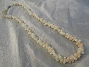 * natural book@.. white branch coral coral 10×5. sphere necklace 42. made in Japan *