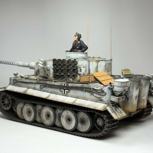 【完成品】タミヤ 1/35 ドイツ 重戦車 タイガー Ⅰ 初期生産型 S04号車 冬季迷彩の画像4