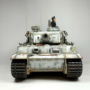 【完成品】タミヤ 1/35 ドイツ 重戦車 タイガー Ⅰ 初期生産型 S04号車 冬季迷彩の画像3