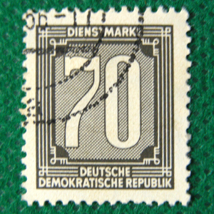 【東ドイツ切手】公式切手１枚 70 Pfennig ドイツ民主共和国(GDR) DDR-1956年頃 使用済切手１枚　切手[g19d]