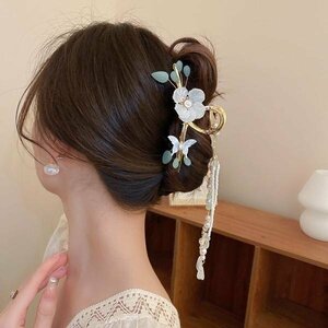 ヘアークリップ 白 ホワイト アクリル クリスタル 花 フラワー 爪 ロング レディース