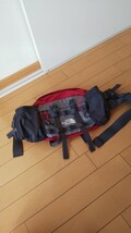 THE NORTH FACE☆やや大きめ☆ウエストバッグ☆ウエストポーチ☆ボディバッグ☆ノースフェイス☆バッグ☆グレー×レッド×ブラック_画像1