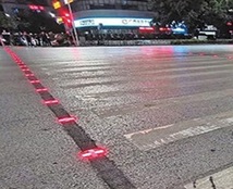 道路鋲 ソーラー LED 2個セット 点滅 警告灯 誘導灯 LEDライト ガーデン 埋め込み 駐車場 防水 屋外 駐車場 歩道 交差点 道路 地面 設置_画像5