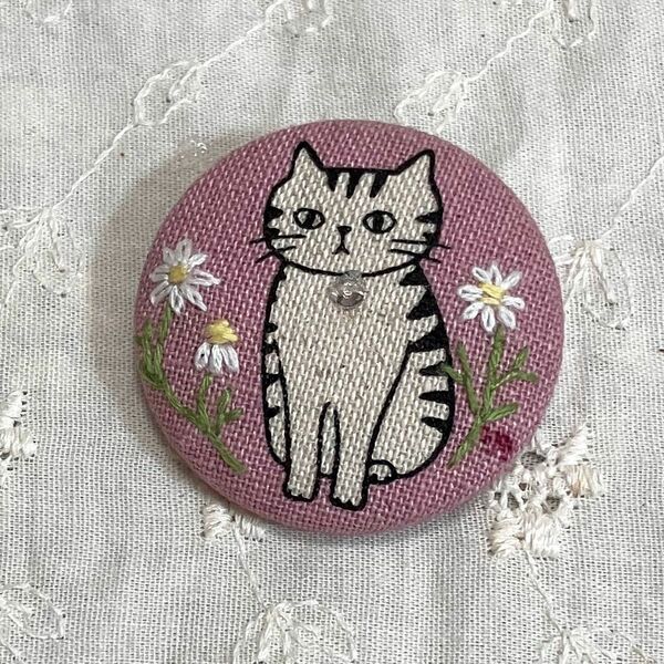 B67 ハンドメイド 刺繍ブローチ　猫