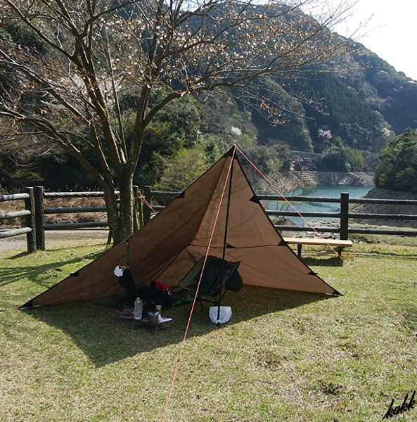 【高防水・UVカット】 ブラウン スクエアタープ 300×300cm ロープペグ付き 遮光 遮熱 高耐久 軽量 簡単組立 キャンプ アウトド 天幕