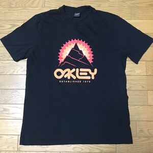 OAKLEY MEN’S SHORT SLEEVE T-SHIRTS size-XL(着丈72身幅55) 中古(美品) 送料無料 NCNR