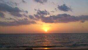 即決1円 フリー画像 自撮り画像　綺麗な夕焼け海岸写真