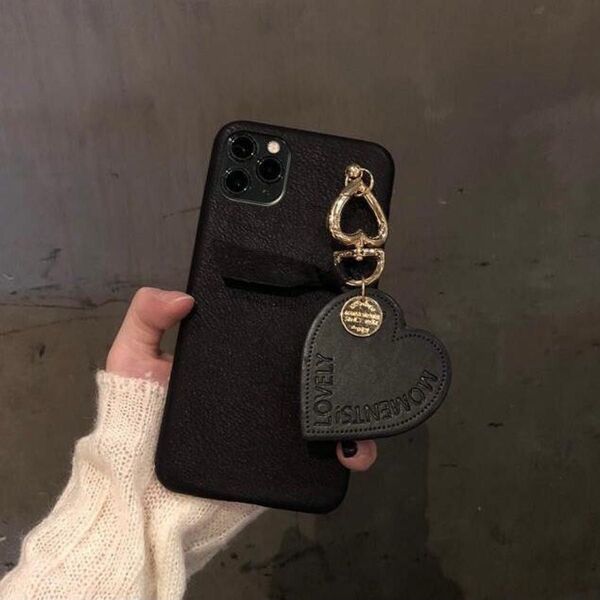 携帯ケース アイフォン スマホケース レザー風 黒 ハート チャーム ブラック 韓国 iPhoneケース カバー アイホンケース