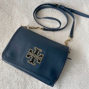 トリーバーチ　ショルダーバッグ　ゴールド金具　ブリテン　チェーン　ネイビーレザー 斜め掛け TORY BURCH