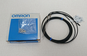 ★OMRON オムロン★ファイバユニット★E32-TC200B★未使用★