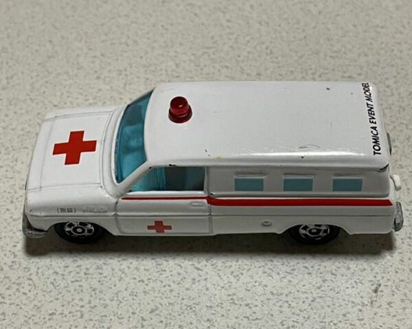 トヨタ ハイラックス 救急車(ホワイト) トミカ イベントモデル