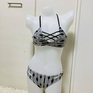 403【水着セパレートビキニ】新品 セットアップ三角ビキニ プール 女子大人セクシー可愛い 幾何学模様 黒白系Sサイズ ※ブランド別上下