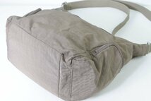 2371-24F0210★Kipling キプリング★美品 ショルダーバッグ 軽量 カーキブラウン 旅行 男女兼用_画像3