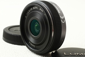 極上品◆Panasonic パナソニック LUMIX G 14mm F2.5 ASPH. H-H014◆広角パンケーキレンズ/A4360