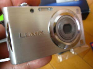 panasonic Panasonic компактный цифровой фотоаппарат LUMIX DMC-FH5 прекрасный товар дополнение SD карта 2G