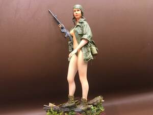 1/16 海外レジン製フィギュア　ベトナム戦　M16を持った女性兵士　完成品