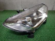 フィット DBA-GK4 右ヘッドランプASSY NH731P_画像2