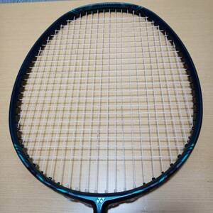 YONEX