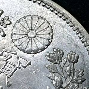 １円スタート  極美品 日本硬貨 明治時代 貿易銀 大日本明治八年 旭日 比重：10.182 銀貨の画像2