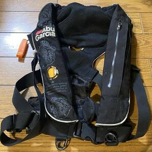 ●Abu Garcia アブガルシア ライフジャケット 膨張式救命胴衣 TK-2220型 小型船舶用救命胴衣●整5-1-1の画像2