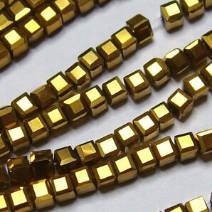 ガラス★ボタンカット 2x2×2mm キューブ ゴールド 1連(約27cm)★【ご注文は合計500円から】 ガラスビーズ 金の画像1