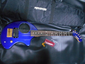 FERNANDES ZO-3タイプミニギター　ブルーメタリック　ゴールドパーツ　中古ソフトケース付き程度良い中古品