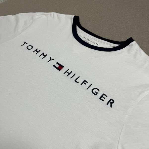 トミーヒルフィガー TOMMY HILFIGER シャツ Tシャツ ロゴT ホワイト 白T 夏 夏服 メンズ レディース