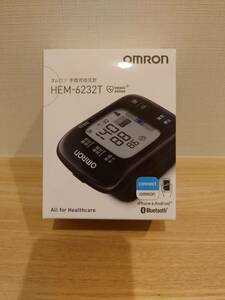 【未使用品】OMRON HEM-6232T 手首式血圧計 