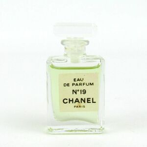 シャネル ミニ香水 No19 オードパルファム EDP ほぼ未使用 フレグランス 容量記載無 レディース CHANEL