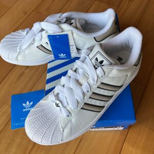 adidasアディダス　スニーカー　24cm