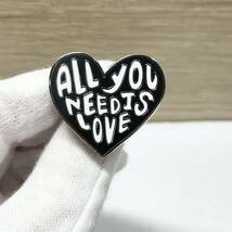 【ピンバッジ】ビートルズ All You Need Is Love 愛こそはすべて_画像4