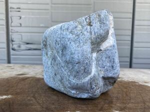 【J105】1.3kg　翡翠　原石　青　灰　糸魚川産　水石　自然石　観賞石　天然石　転石　海