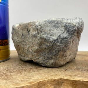 【J117】約1kg　翡翠含有　原石　黒翡翠　ヒスイ　糸魚川産　水石　自然石　観賞石　天然石　素材
