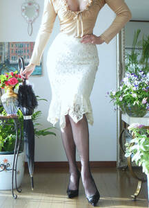 NOVESPAZIO*33600 jpy Kiyoshi . cream ivory. exotic race mermaid skirt * tight skirt * Novesrazio .... small of the back ... comfort 38M
