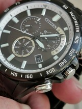 シチズンのビジネスウォッチ 黒塗りの電波ソーラー腕時計　ベルト社外品_画像6