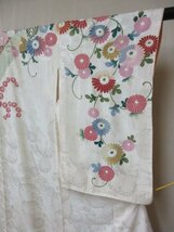 1円 中古 正絹 着物 訪問着 縮緬 式典 和装 和服 アンティーク 白 花柄 四季花 花唐草 草花 かわいい 高級 袷 身丈158cm 裄64cm【夢職】★_画像7