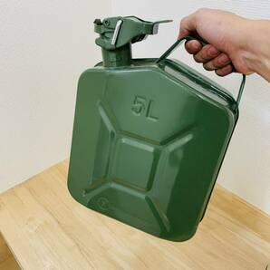 アウトドア 米軍風 高品質 灯油 ガソリン携行缶5L 燃料タンク 簡単に持ち運 キャンプ 野外登山24x12x31cm 1.25kg 厚さ0.6cm の画像5