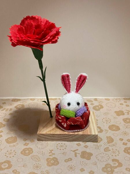 うさぎ② 母の日　 ハンドメイド　つまみ細工　ちりめん　メモスタンド