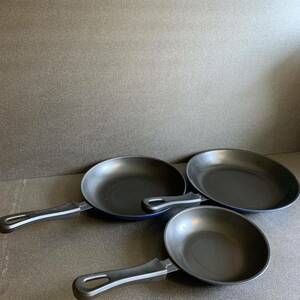  fry pan 3 point set gold . luck fry pan wide higashi cooking ①26.②23.③18.5.