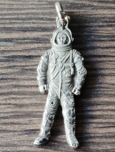 宇宙飛行士　アストロノーツ　ペンダントトップ　スターリングシルバー　スペースエイジ　ヴィンテージ　レトロ　