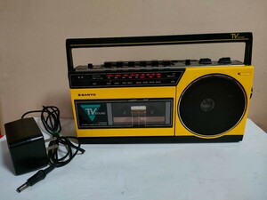  Showa Retro radio-cassette SANYO Sanyo retro pop yellow yellow color operation goods MR-A7TV(Y) cassette recorder radio AC adaptor attaching Sanyo 