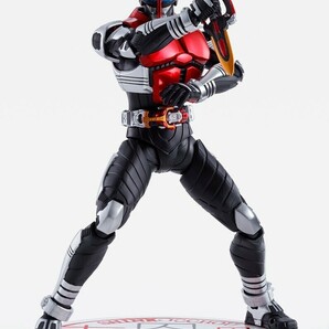 S.H.Figuarts 仮面ライダーカブト ライダーフォーム 真骨彫製法 10th Anniversary Ver.の画像4