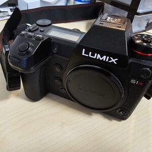 【24時間限定価格】LUMIX S1R ボディ＋カメラバッグ