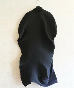 新品同様★イッセイミヤケ ISSEY MIYAKE★稀少品★立体変形プリーツ バウンズ 黒 ロングワンピース size 2 ★PLEATS PLEASE