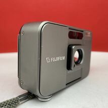 □ FUJIFILM CARDIA mini TIARA コンパクトフィルムカメラ SUPER-EBC FUJINON 28mm シャッター、フラッシュOK 現状品 富士フィルム_画像2
